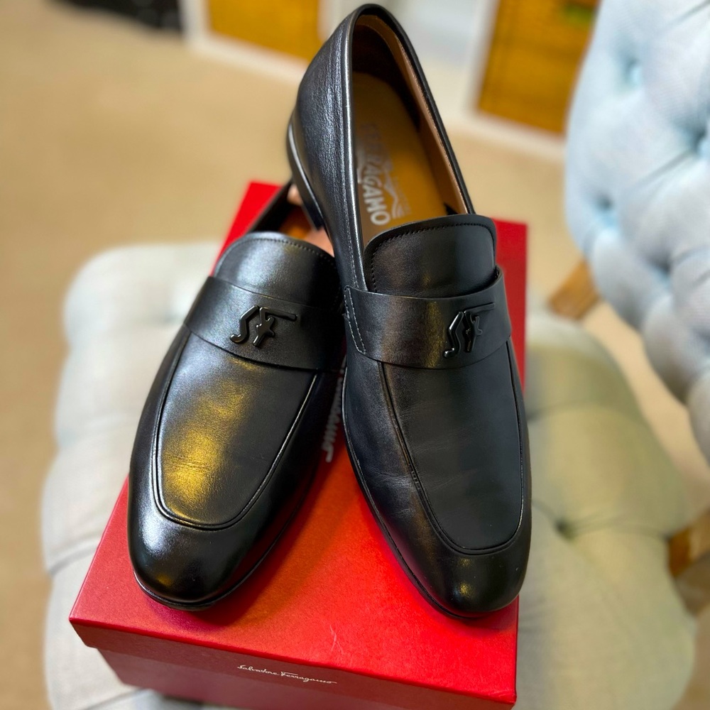 BRAND NEW Salvatore Ferragamo Leather Loafers